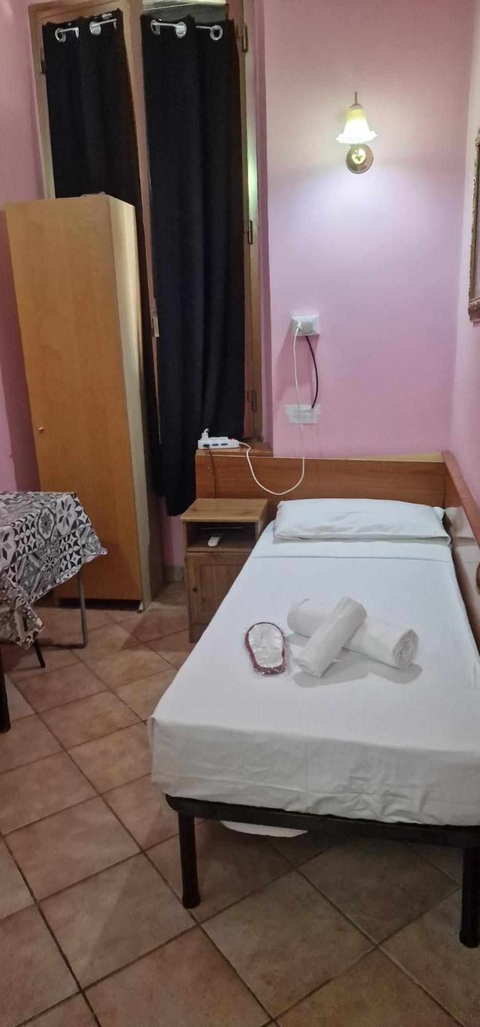 Quarto Individual com Banheiro Privativo